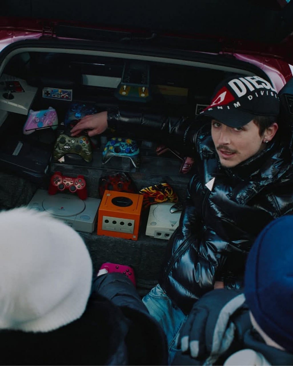 甜茶竟是《遊戲王》粉絲? Timothée Chalamet 現身紐約漫畫店對戰《遊戲王》卡牌,武藤遊戲本人降臨!