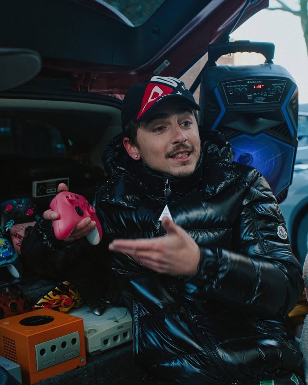 甜茶竟是《遊戲王》粉絲? Timothée Chalamet 現身紐約漫畫店對戰《遊戲王》卡牌,武藤遊戲本人降臨!