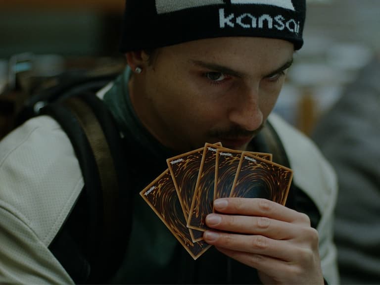 甜茶竟是《遊戲王》粉絲？ Timothée Chalamet 現身紐約漫畫店對戰《遊戲王》卡牌，武藤遊戲本人降臨！