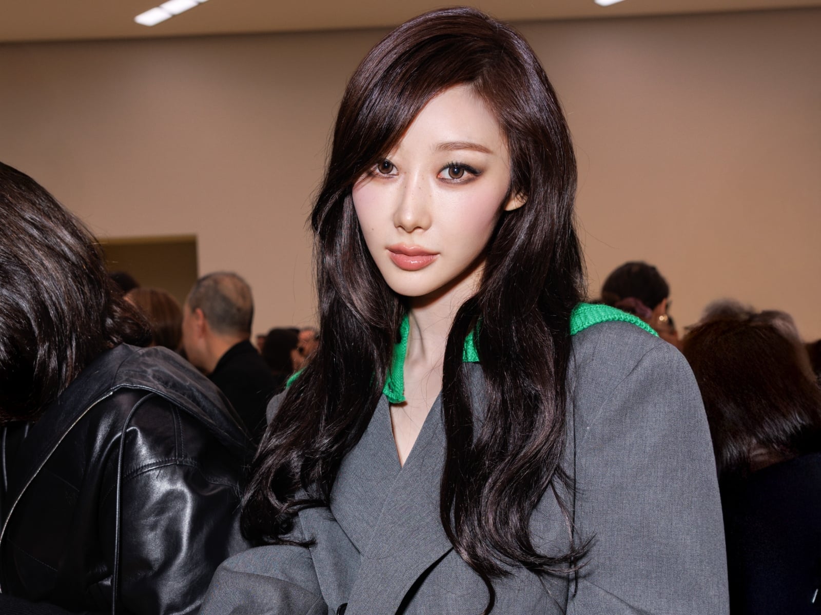 2026 秋冬巴黎時裝週秀場焦點整理！Jisoo 難得性感、Rosé 擺脫暗黑系⋯BLACKPINK 戰場再度開打！