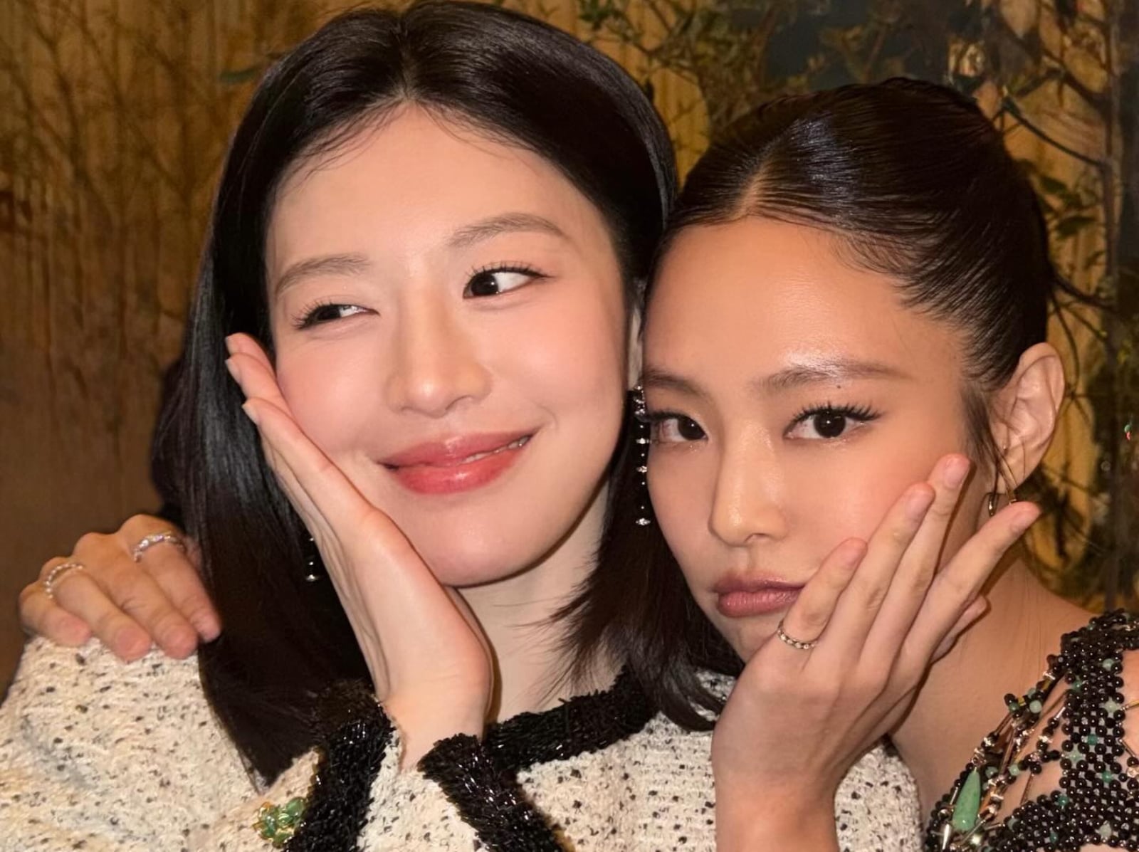 2026 秋冬巴黎時裝週秀場焦點整理！Jennie 透視裝辣度破表、Rosé 擺脫暗黑系⋯BLACKPINK 戰場再度開打！