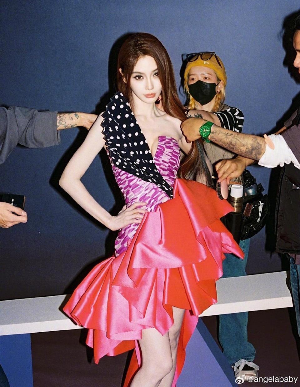 Angelababy、黃曉明離婚四年爆秘戀香港小鮮肉！狗仔怒嗆：「單身個屁！」