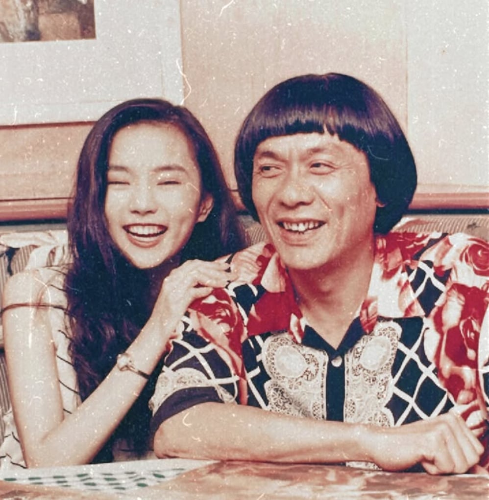 豬哥亮年輕藝人證曝光帥翻！謝金燕親認：「我小時候看過這本本！」