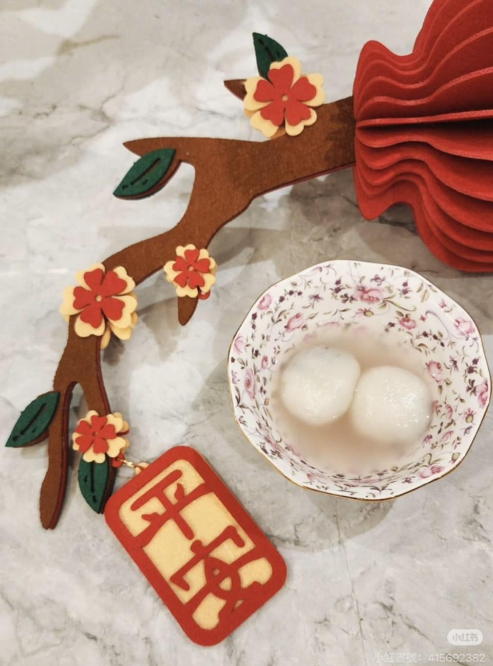 昆凌曬「周董視角」吃湯圓！手中 22K 金邊瓷碗身價曝光，網笑：「對周董算平價！」