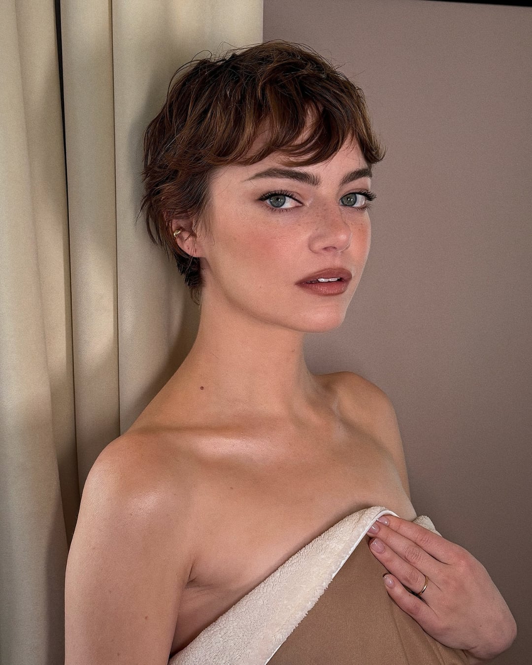 艾瑪史東金句狂轟全網！「與眾不同不是負擔」⋯13 句話療癒高敏感人必看！