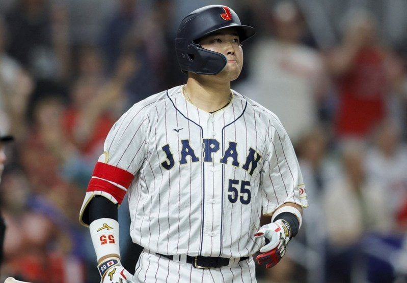 WBC／村上宗隆送別日本天皇「抱胸嚼口香糖」惹議！日網炸鍋「這也叫日本武士？」