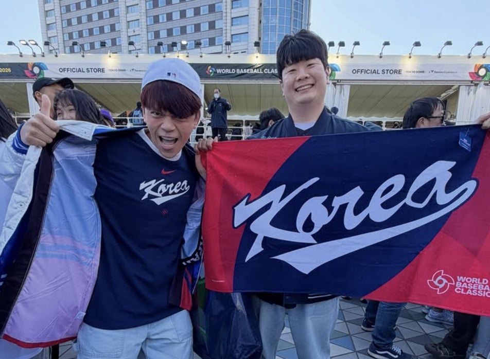 2026 WBC/蔡阿嘎合照人數精準命中比分差!網友全跪:「護國冥燈顯靈!」