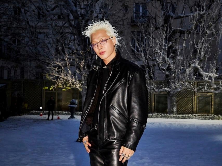 BIGBANG 太陽巴黎時裝週造型撞臉黃仁勳！白髮皮衣全網歪樓：「直接歐巴變我爸！」