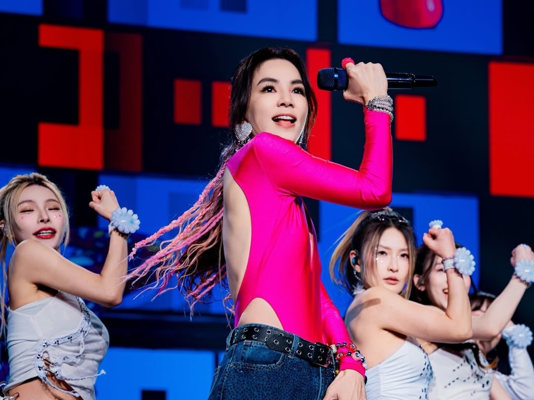 陳嘉樺 Ella 演唱會大秀身高 162 纖細身材！真空滾胃表演嚇傻歌迷！