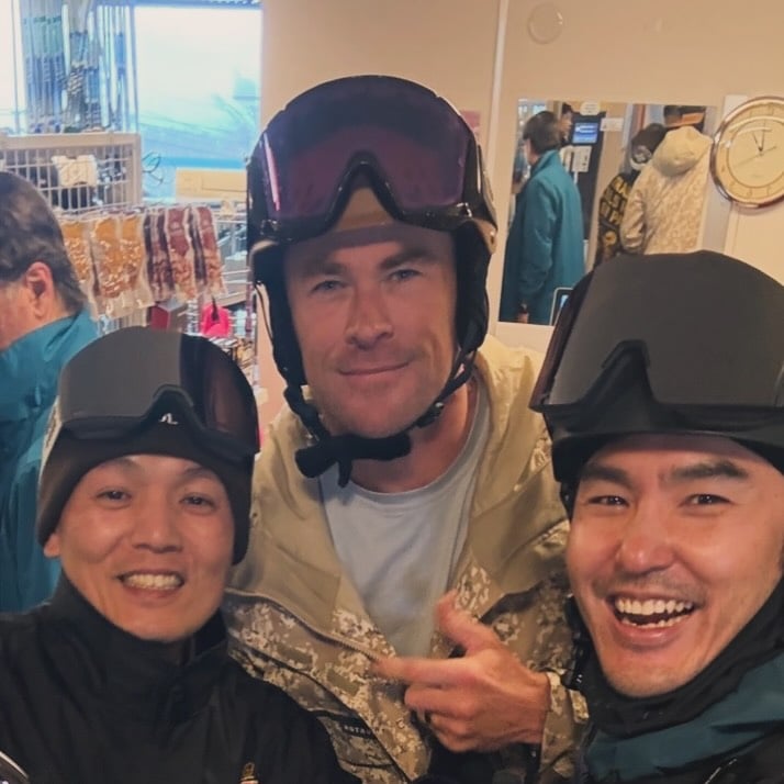 春風、阮經天滑雪巧遇「雷神」克里斯海姆斯沃斯 Chris Hemsworth！三人同框合照曝光！