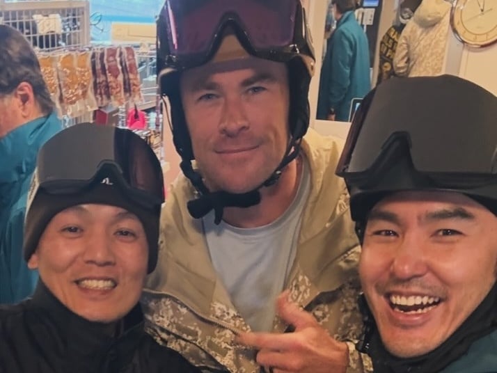 春風、阮經天滑雪巧遇「雷神」克里斯海姆斯沃斯 Chris Hemsworth！三人同框合照曝光！