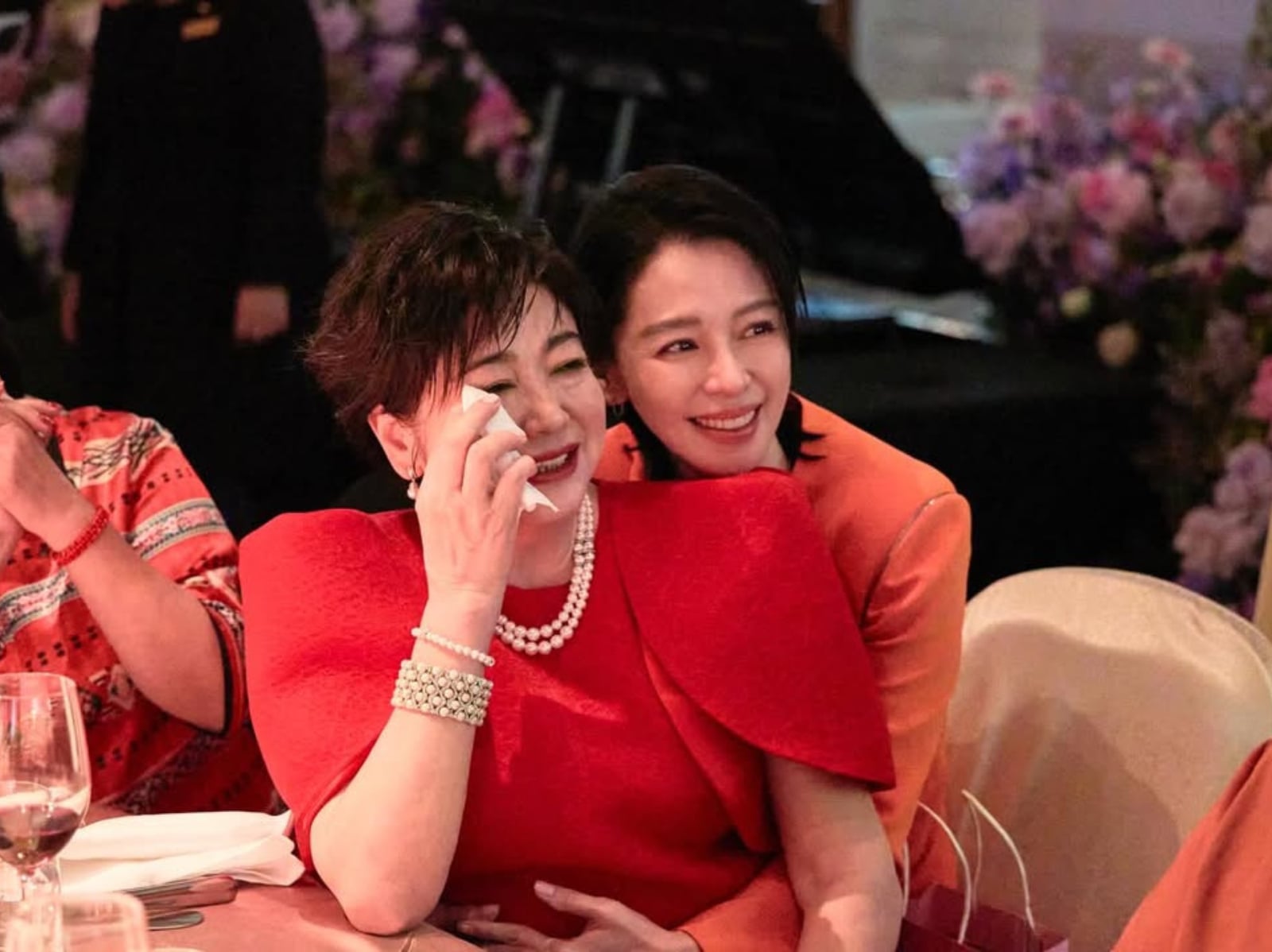 徐若瑄為媽媽舉辦 70 歲壽宴！林心如、賈靜雯上台熱舞嗨翻全場！