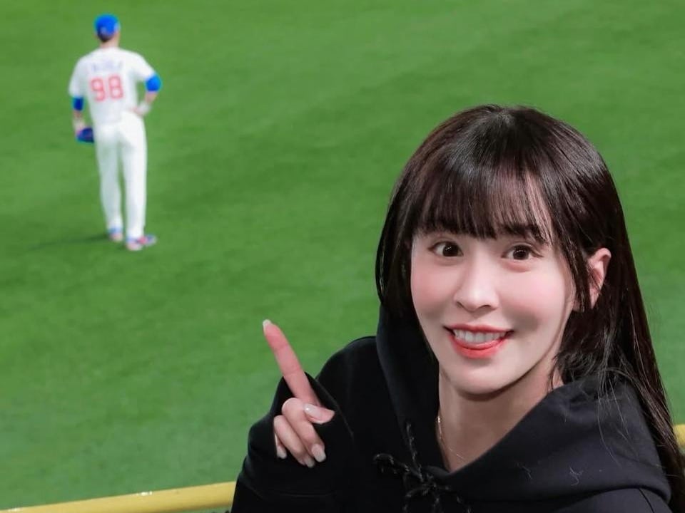 陳晨威 WBC 賽後抱老婆啾啾痛哭！IG 親揭內幕：「壓力真的太大了！」