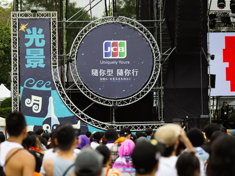 2026  浮現祭現場直擊！ JCB 以專屬接駁優惠到限定免費拍貼陪樂迷「隨你型 隨你行」，打造樂迷最 Chill 音樂祭體驗!