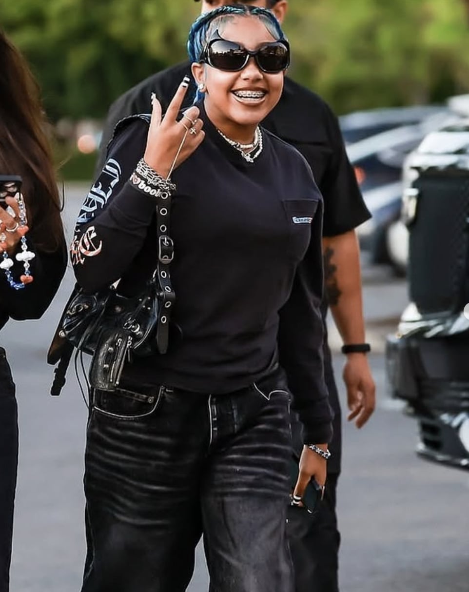 網站臉書：金卡戴珊 Kim Kardashian 買愛馬仕包送女兒遭店員拒絕！網友齊聲叫好引熱議！