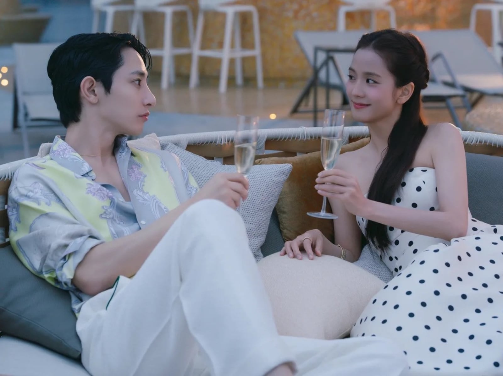 《訂閱男友》李洙赫飾演 Jisoo 虛擬男友！直播坦言劇情太肉麻：「我手腳都抓緊了！」