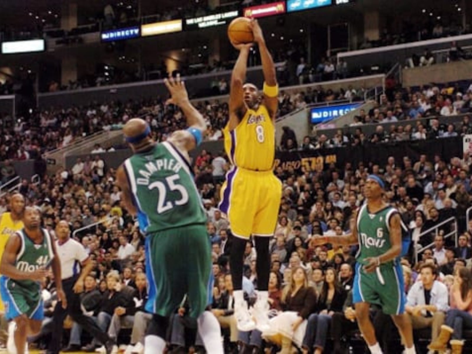 NBA／Kobe Bryant 當年三節 62 分後為何拒絕上場？前湖人教練透露老大「霸氣宣言」讓他敬佩！