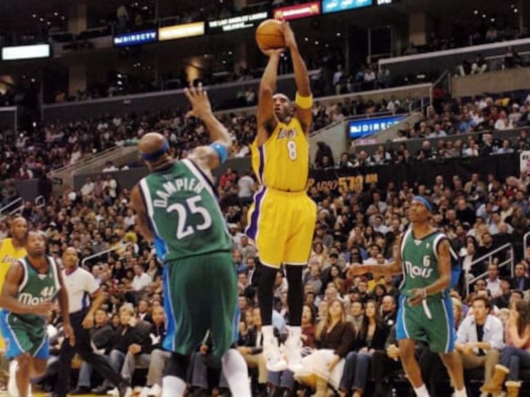 NBA／Kobe Bryant 當年三節 62 分後為何拒絕上場？前湖人教練透露老大「霸氣宣言」讓他敬佩！