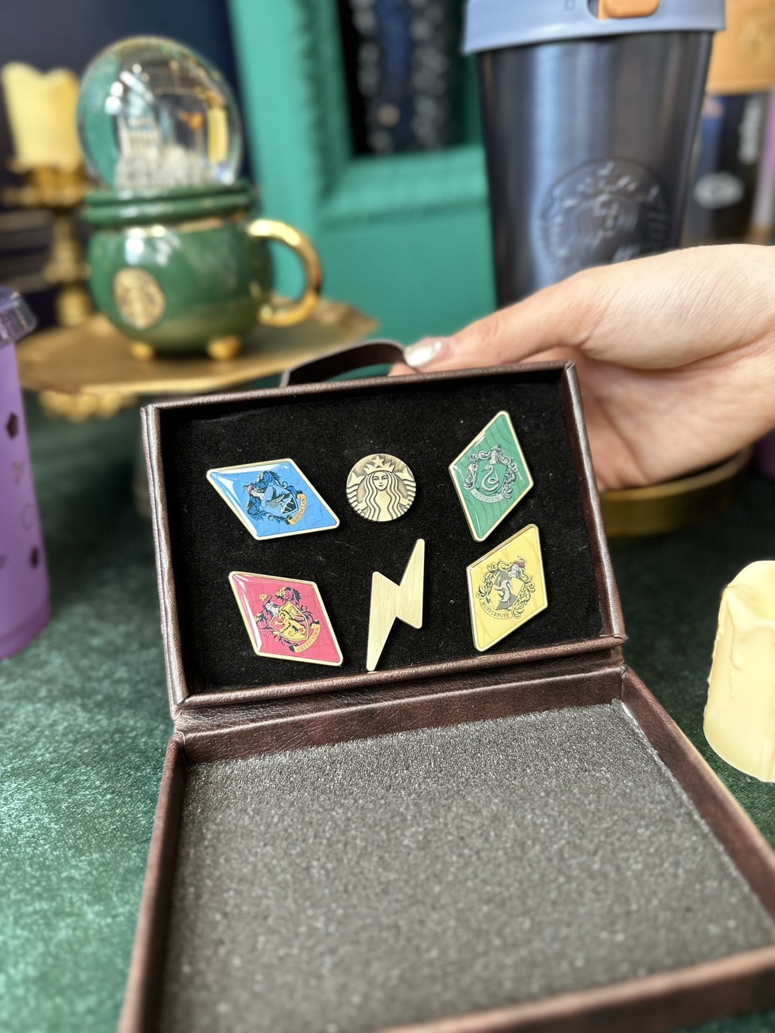 星巴克《哈利波特》夢幻聯動！聯名商品、全杯款售價、開賣時間⋯一次看！