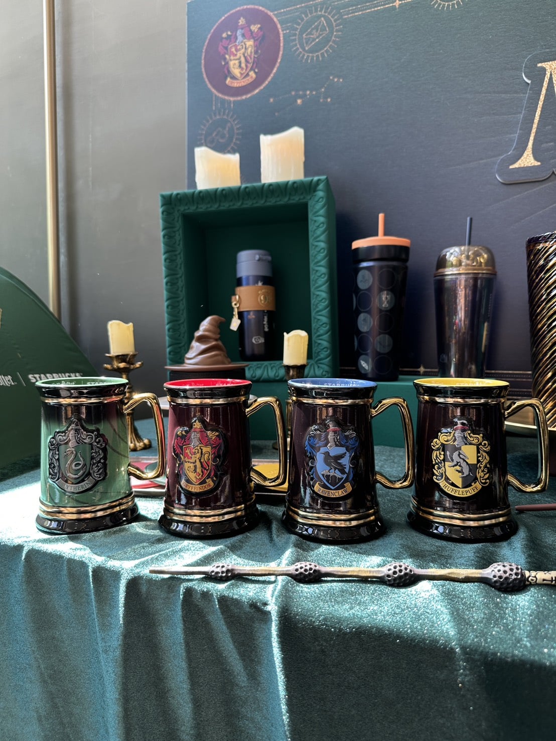 星巴克《哈利波特》夢幻聯動！聯名商品、全杯款售價、開賣時間⋯一次看！