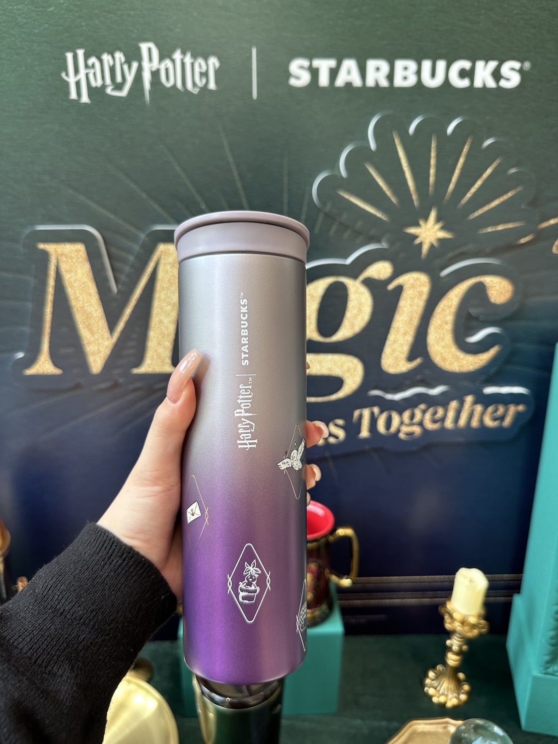 星巴克《哈利波特》夢幻聯動！聯名商品、全杯款售價、開賣時間⋯一次看！