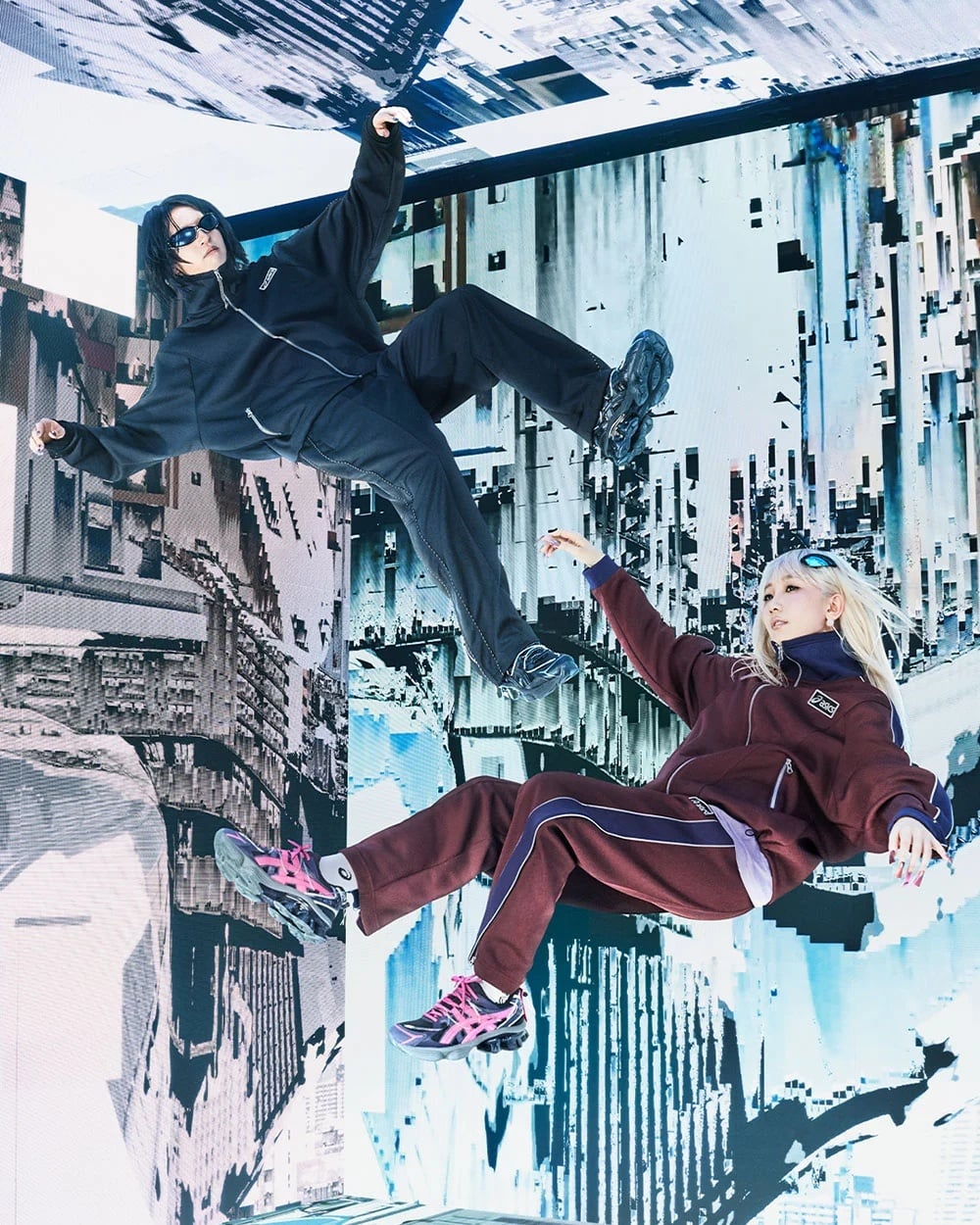 YOASOBI x ASICS 台灣發售資訊整理！3 色＋服飾齊發、用「故事創作音樂」細節超滿！