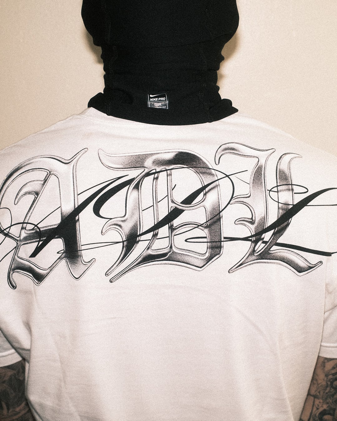 Yeat x Nike 聯名《ADL》專輯曝光！CD、黑膠、面罩與服飾周邊一次公開