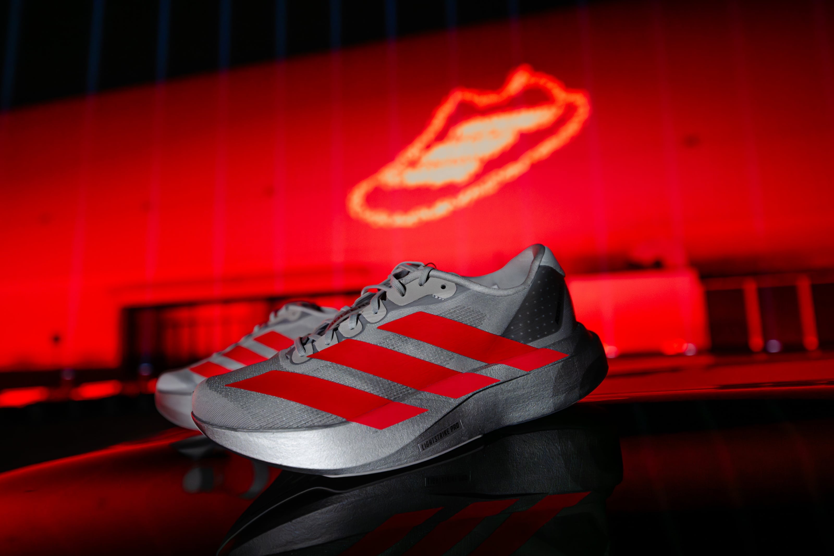 adidas ADIZERO EVO SL「競速實驗場」上海直擊！George Russell 現身、200 名跑者齊聚衝刺點燃舞台！