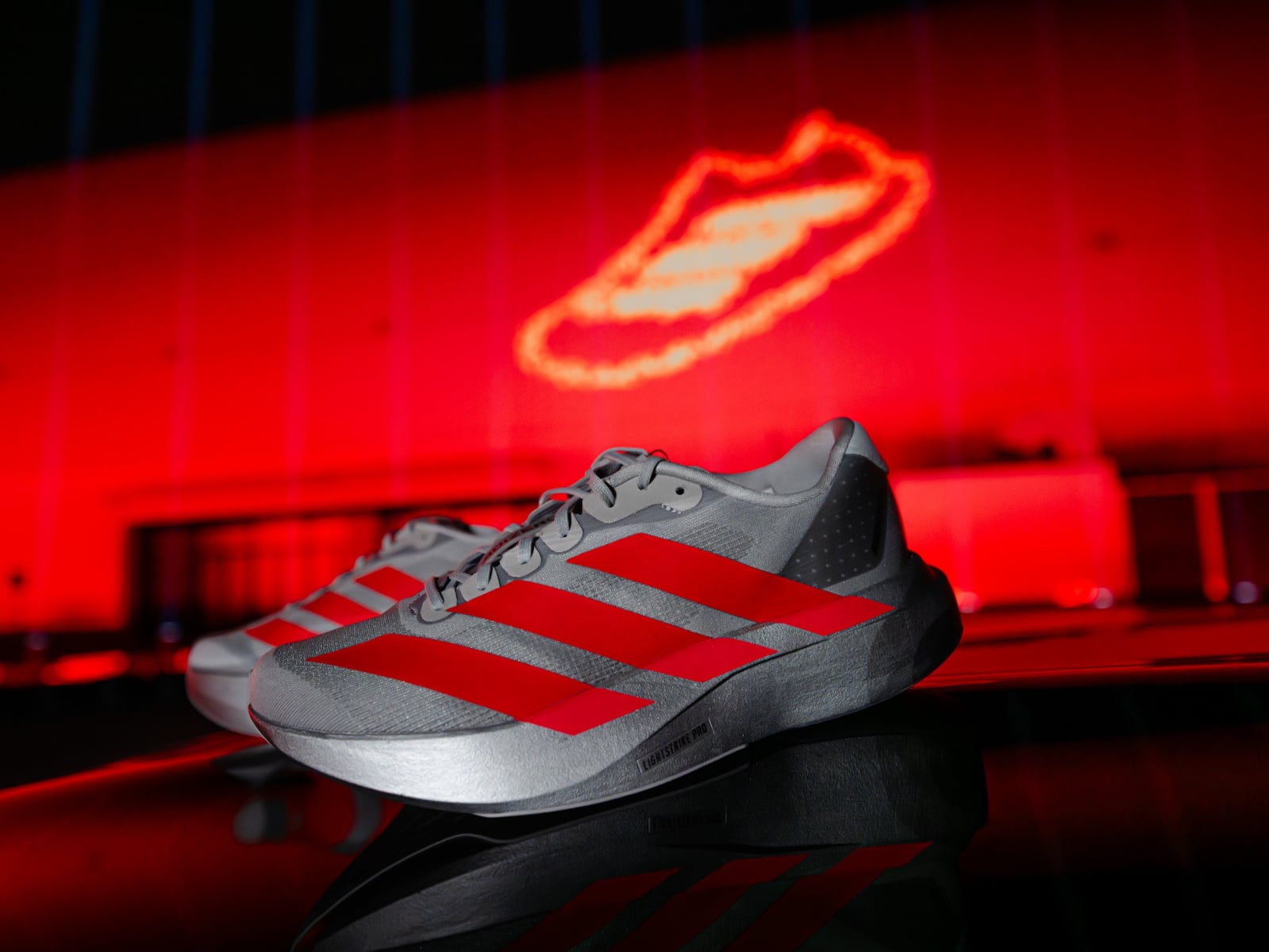 adidas ADIZERO EVO SL「競速實驗場」上海直擊！George Russell 現身、200 名跑者齊聚衝刺點燃舞台！