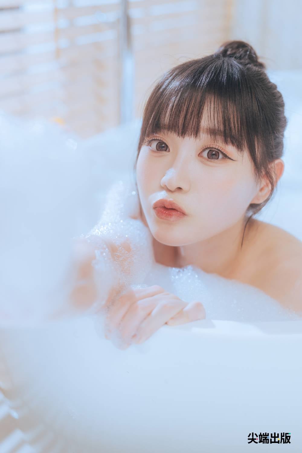 中信兄弟 Passion Sisters 啦啦隊邊荷律首本寫真《荷止微甜》驚喜加碼！台北實體簽書會夢幻聯動峮峮！