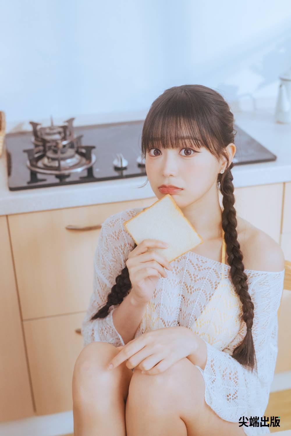 中信兄弟 Passion Sisters 啦啦隊邊荷律首本寫真《荷止微甜》驚喜加碼！台北實體簽書會夢幻聯動峮峮！