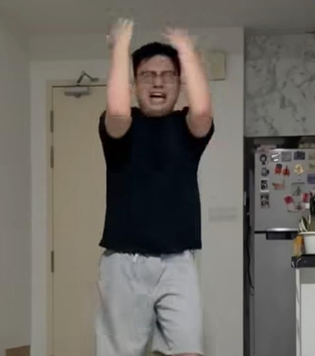 網友剪壞價值百萬遊戲王「超框黑魔導」限量神卡！抱頭崩潰引熱議「車頭期款沒了⋯」