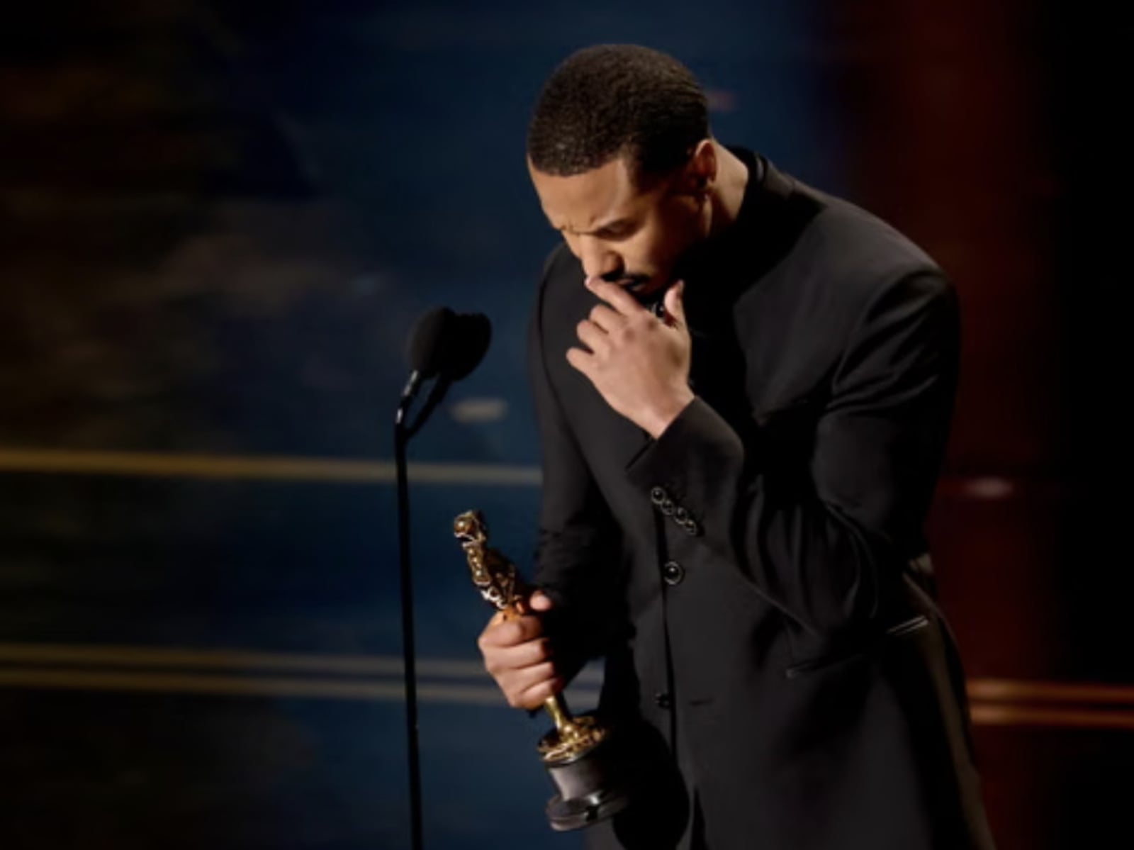 麥可 B 喬丹 Michael B. Jordan 首奪奧斯卡影帝！《罪人》雙胞胎神演技擊敗「甜茶」提摩西夏勒梅！