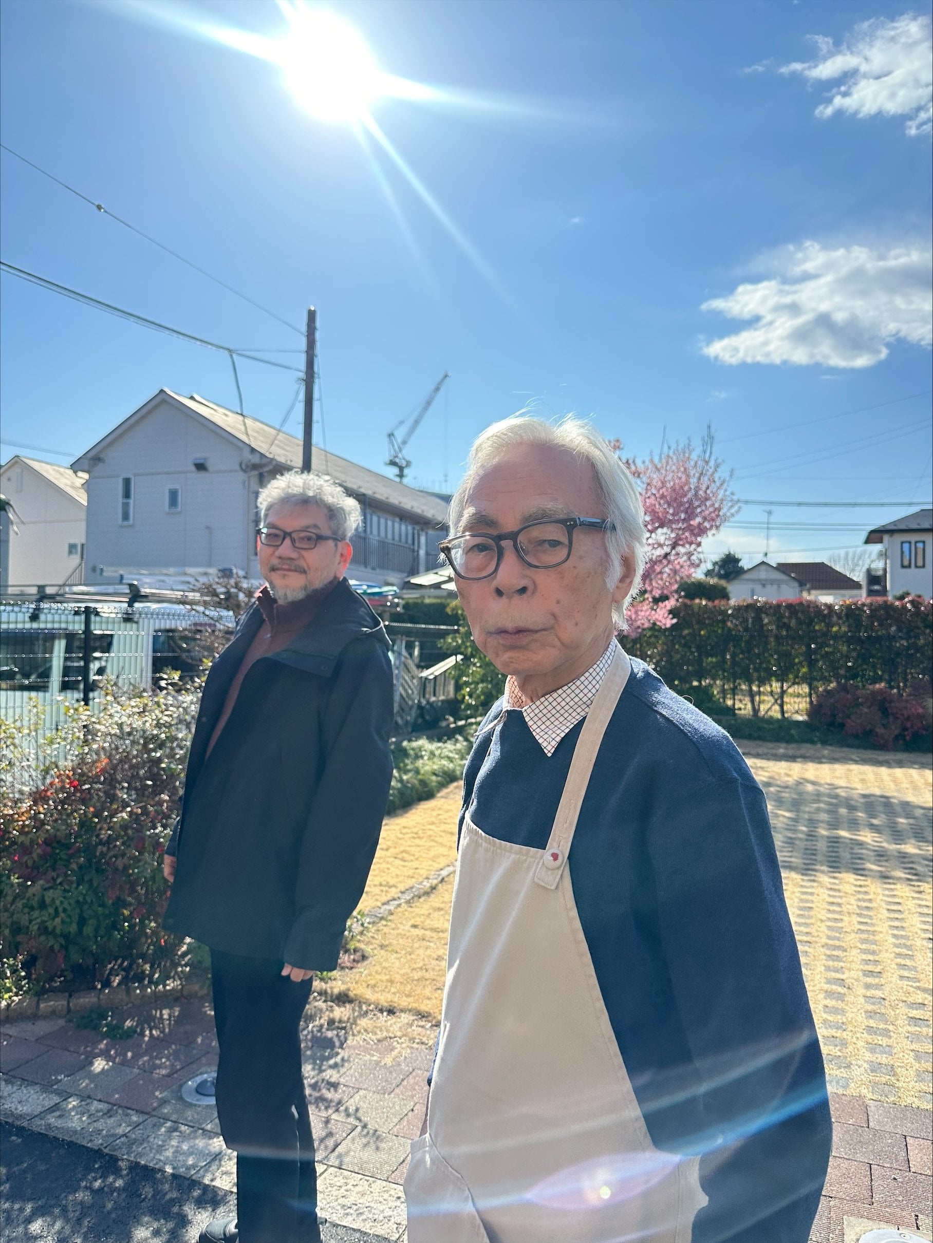 動畫大師同框！庵野秀明拜訪宮崎駿，時隔一年再度會面握手道別，讓網友感動不已！