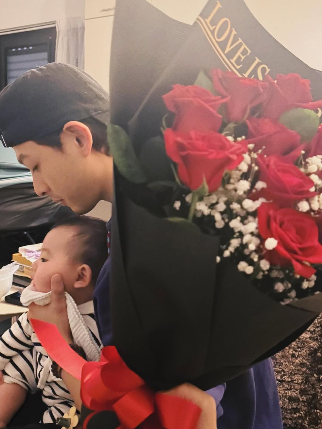 劉品言 IG 曬老公連晨翔甜蜜瞬間!甜喊:「不用說出口的支援!」