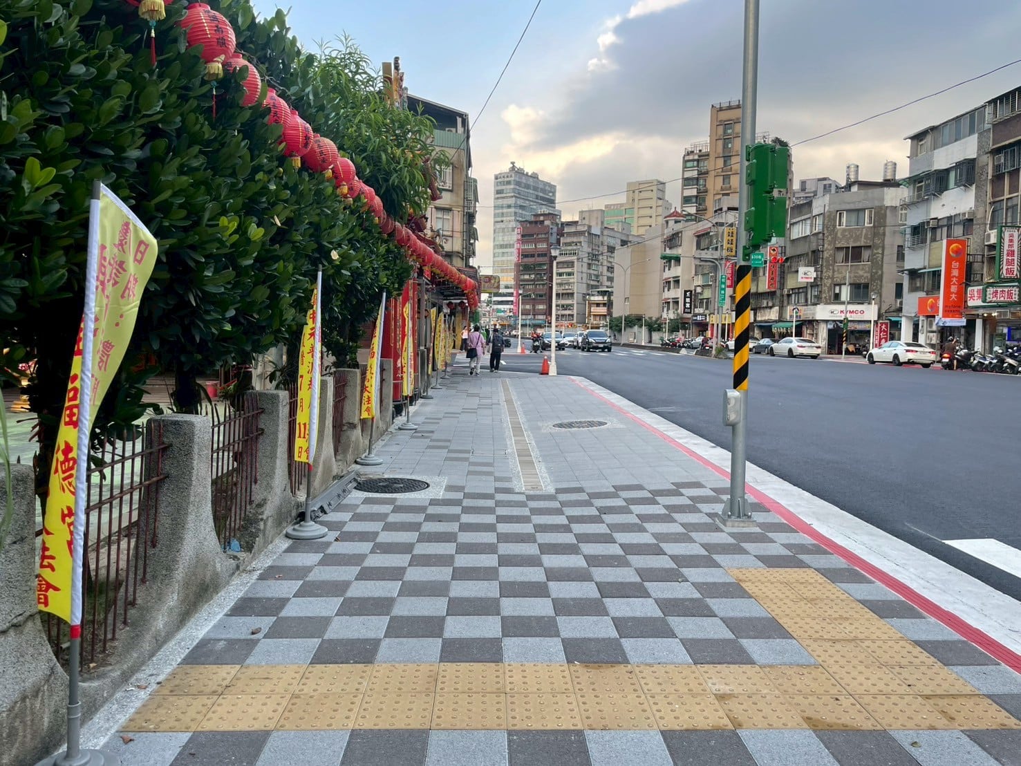 台灣路上幾乎沒人亂吐痰！韓國 YTR 直呼好羨慕：「冬天結冰的痰會害人滑倒！」