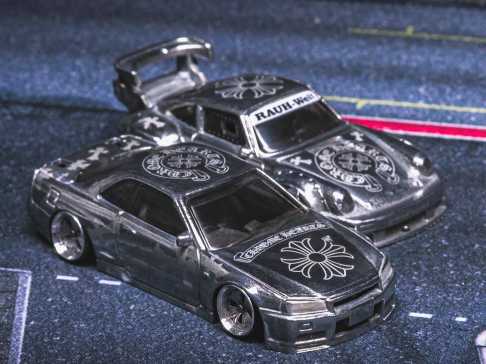 Chrome Hearts 克羅心版本客製風火輪小汽車！保時捷、Skyline 直接被改成藝術品！