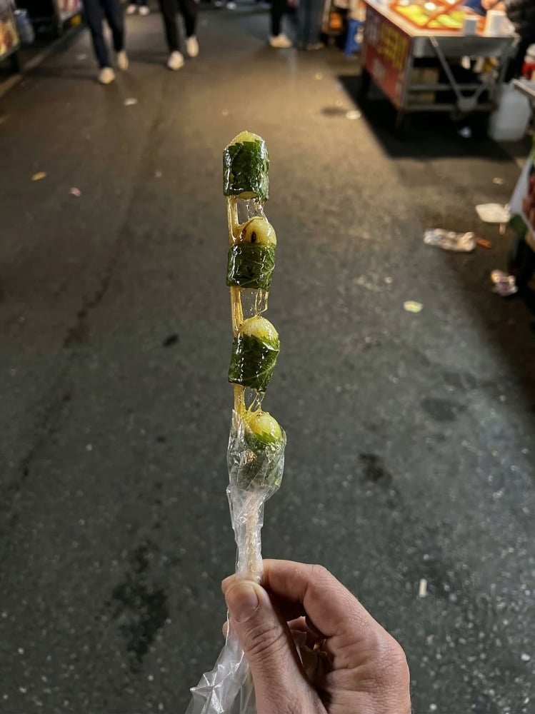 盤點 5 款台灣夜市特殊糖葫蘆！檳榔、辣椒、小黃瓜⋯你敢嘗試嗎！