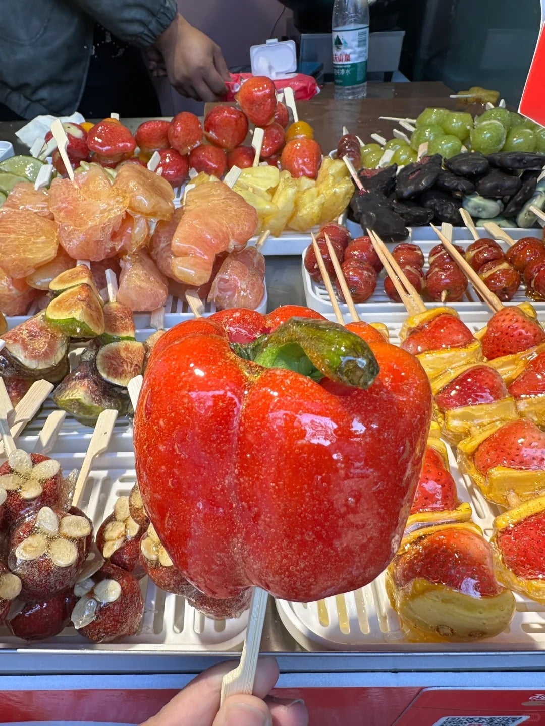 盤點 5 款台灣夜市特殊糖葫蘆！檳榔、辣椒、小黃瓜⋯你敢嘗試嗎！