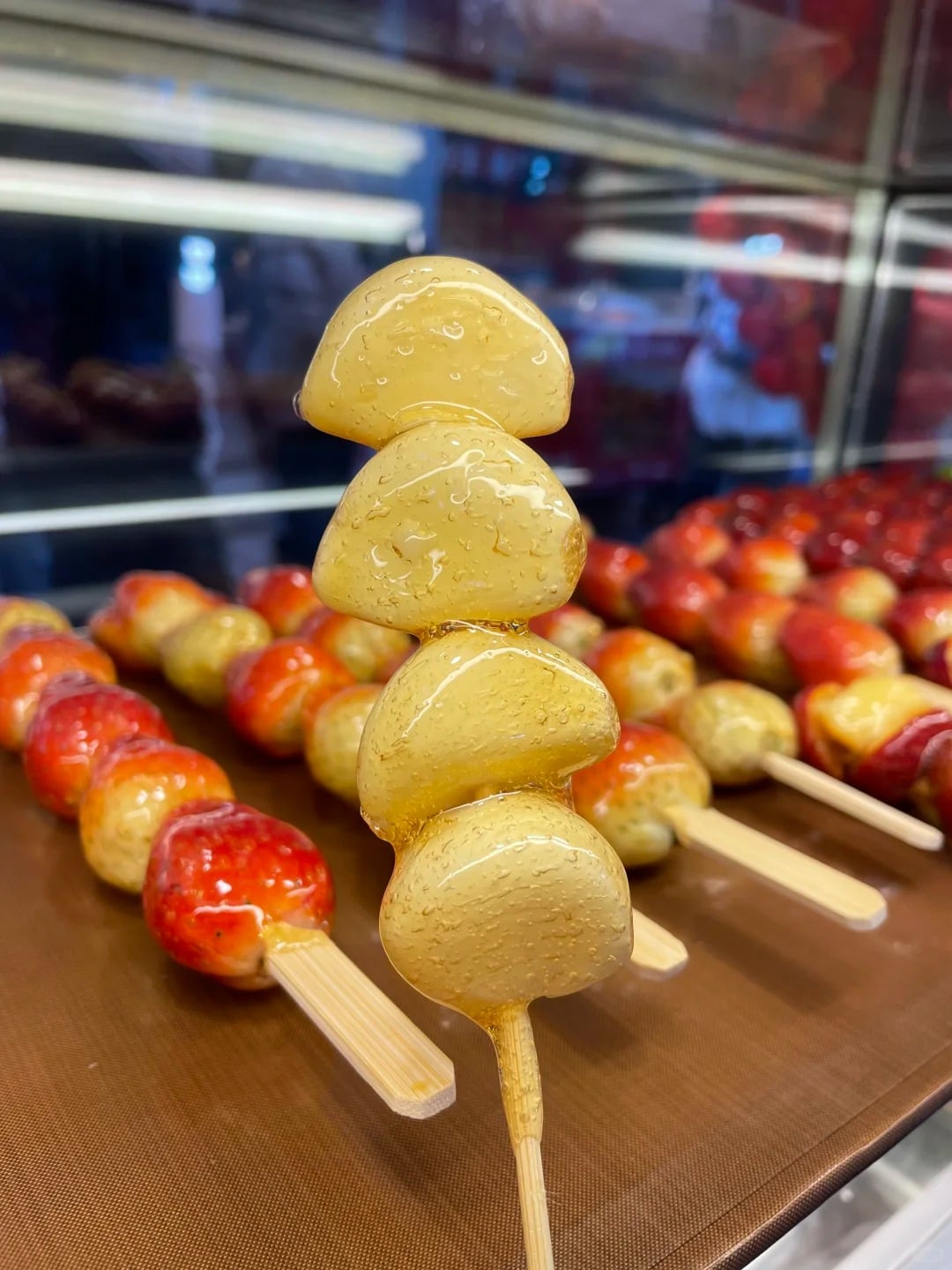 盤點 5 款台灣夜市特殊糖葫蘆！檳榔、辣椒、小黃瓜⋯你敢嘗試嗎！
