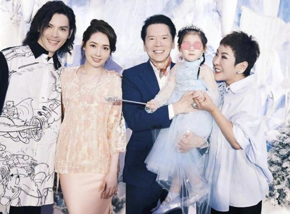 郭碧婷接管向華強 2000 億資產！向太台北買 4 塊地送媳婦笑稱她是：「大地主」！