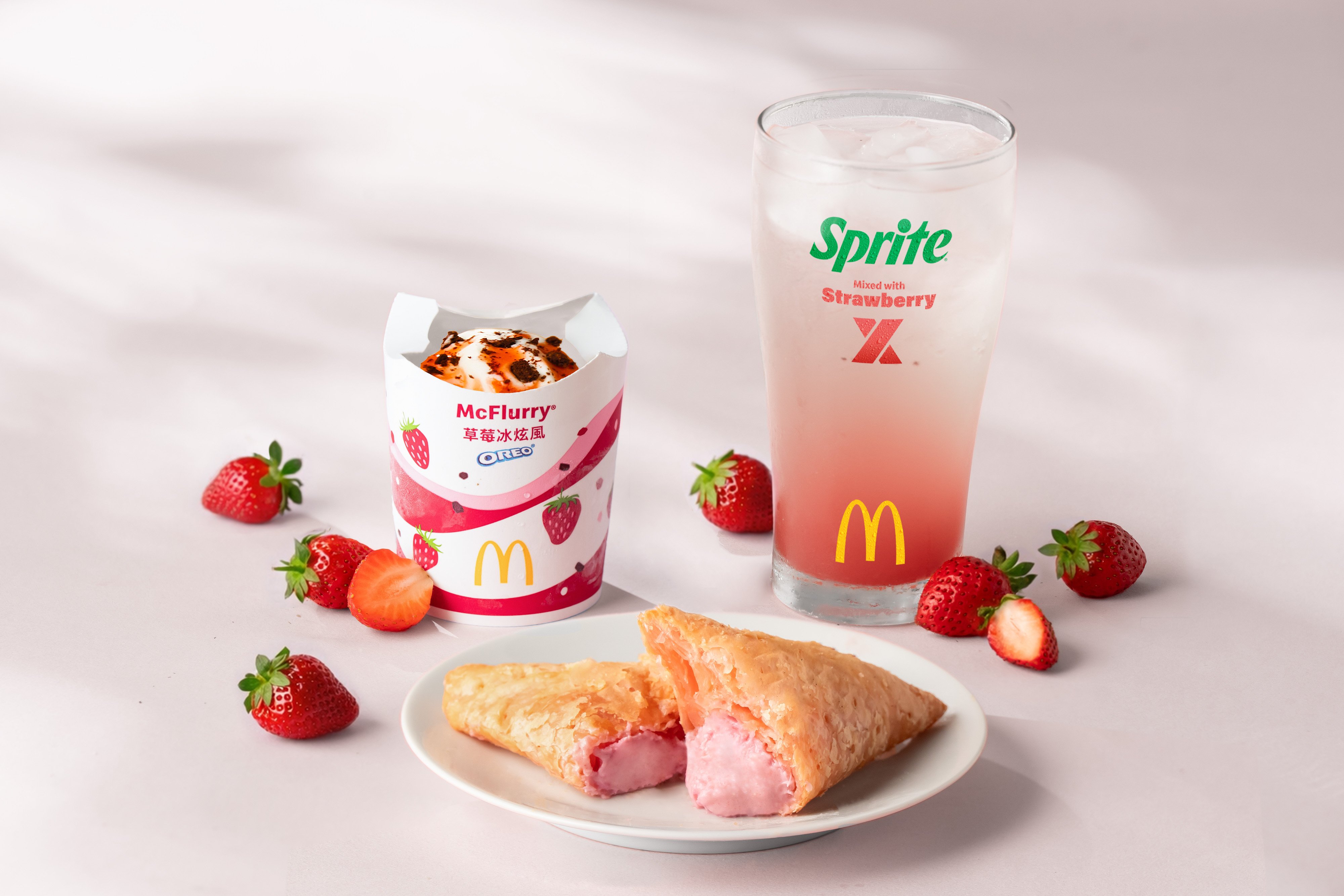 麥當勞草莓白巧克力三角派台灣上市！開賣時間、售價一次看！