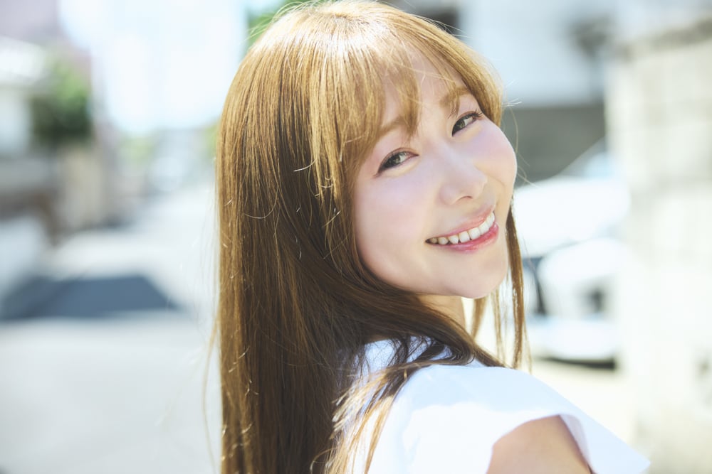 早川小百合寫真《百合盛開時》發行！來台 2500 天出道 10 年笑說：「多了 10 公斤都是台灣的愛！」【野生抓正妹】