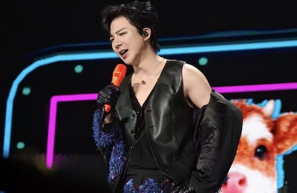 劉宇寧演唱會遭紙片瘋狂洗臉！當場玩笑喊話：「這紙不用錢是吧？」