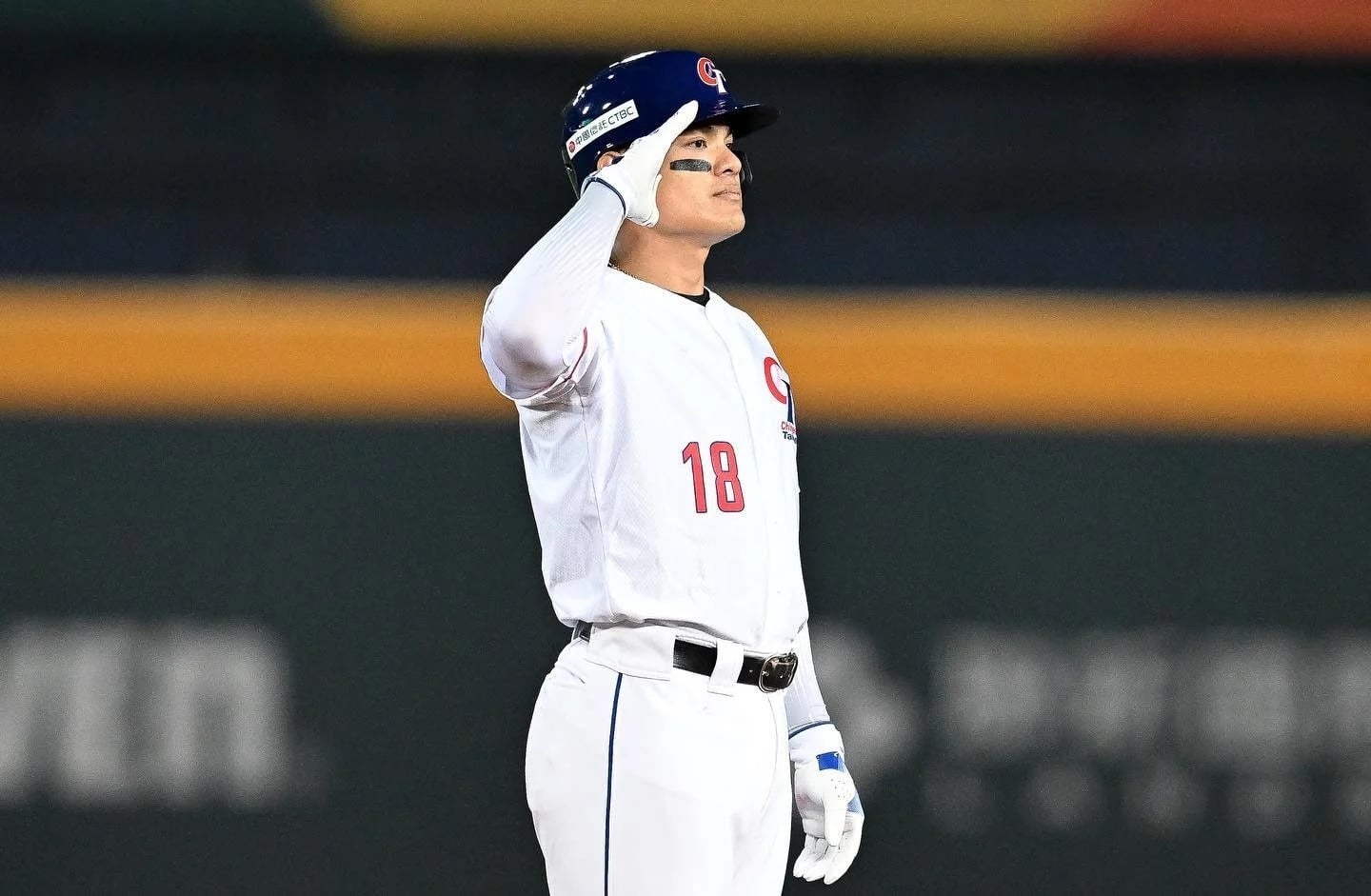 WBC／美國隊「胸前比框」網友喊「有看台灣隊長喔」，球迷無奈「這不是陳傑憲發明的⋯」