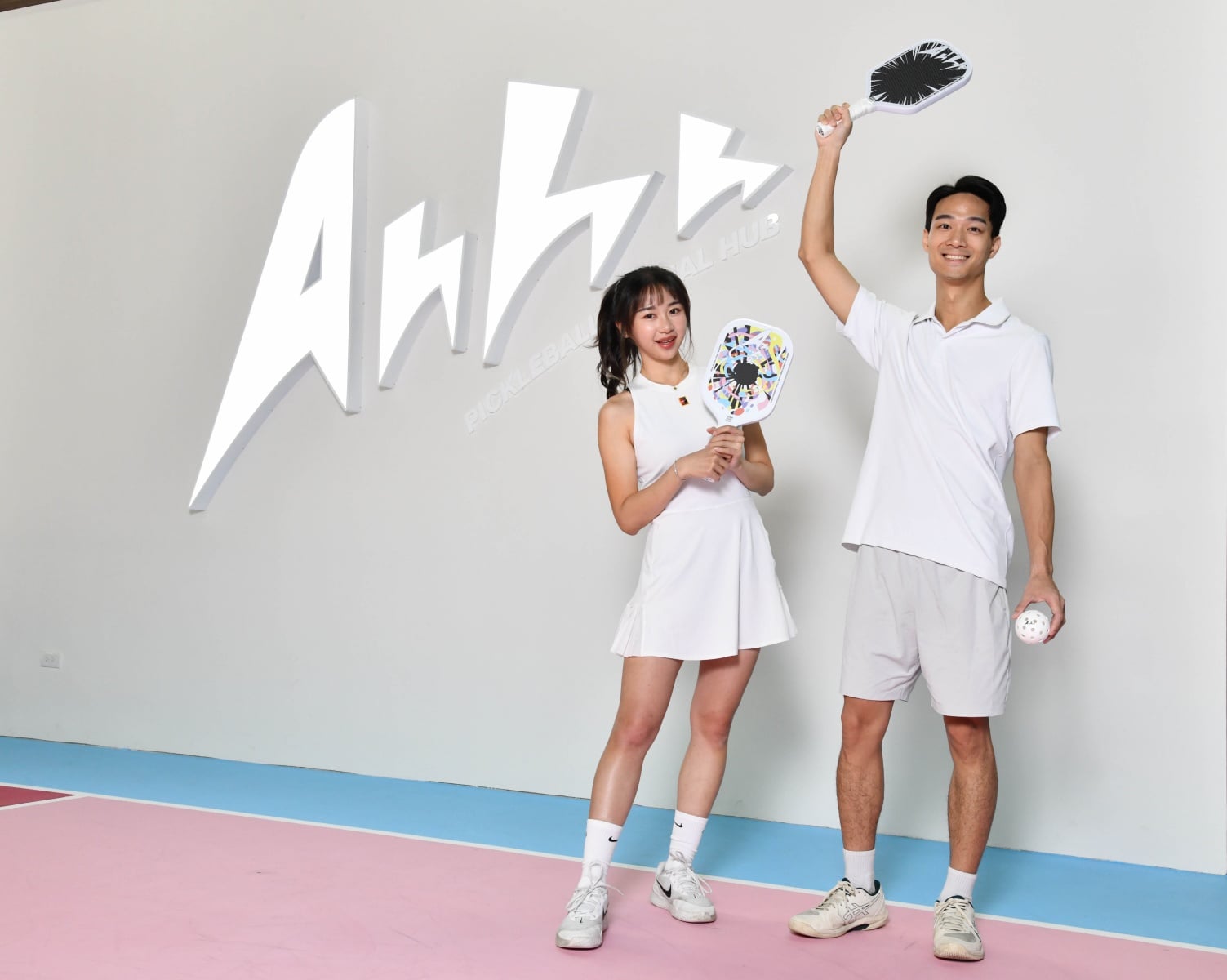 全台首座「酒吧 × 匹克球」球館 Ahhh 台北開幕！運動、小酌、社交一次滿足！