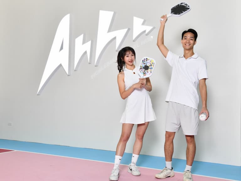 全台首座「酒吧 × 匹克球」球館 Ahhh 台北開幕！運動、小酌、社交一次滿足！