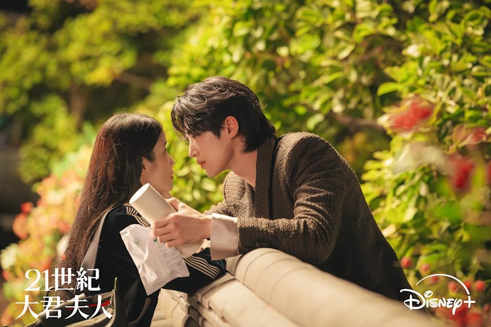 IU、邊佑錫《21世紀大君夫人》哪裡看、演員陣容、劇情亮點一看！