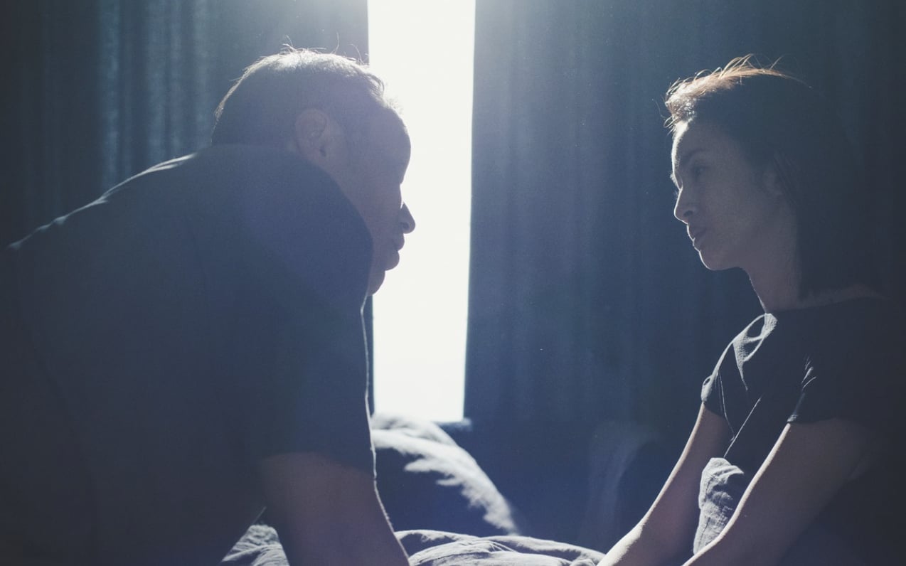 《深度安靜》林依晨即興頭撞床架嚇壞導演 ！加碼曝光腦部手術內幕：「後滿口血腥味、人生跑馬燈閃過！」