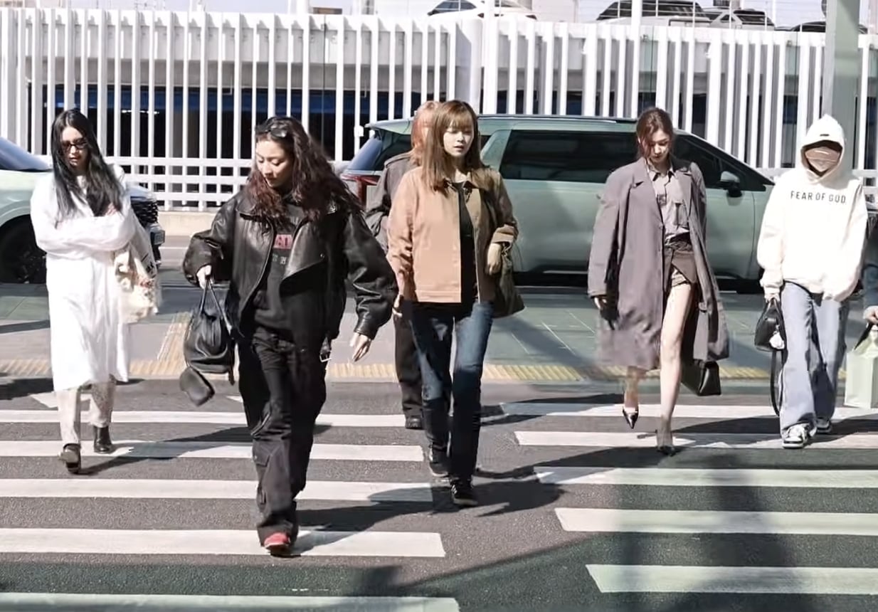 TWICE 大巨蛋演唱會倒數！成員集體現身機場造型曝光，定延體態纖瘦 Sana 逆天長腿超搶鏡！